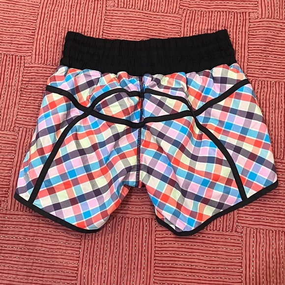 Lululemon size 6 women’s running shorts 4” inseam plaid - Picture 12 of 12